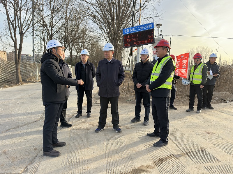 安陽市副市長高勤科一行調(diào)研安鶴高速一標節(jié)后復工復產(chǎn)情況.jpg